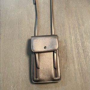 Metallic mini crossbody phone purse with inner pockets.